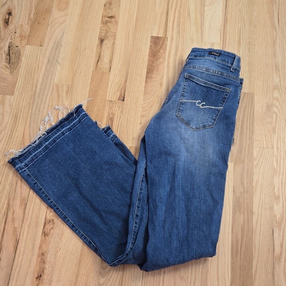 Casual Couture women's Cowgirl Flare Jeans size 32